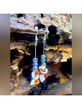 Dainty Demure Shell Artisan Hand Crafted 🇨🇦 Dangling Earrings 925 Silver Hooks